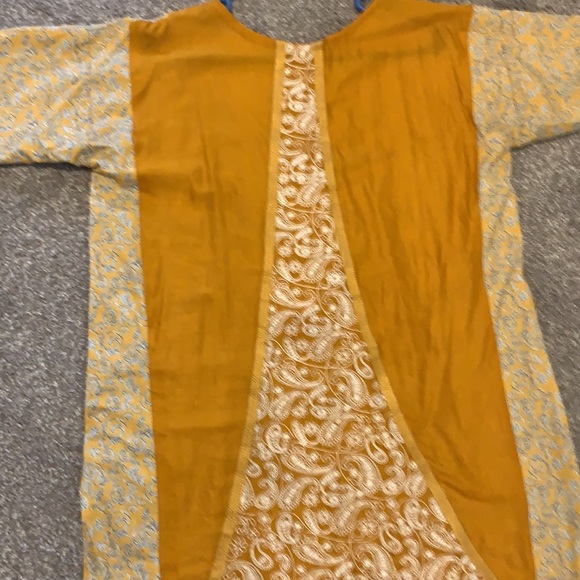Pakistani kurta - Picture 2 of 2